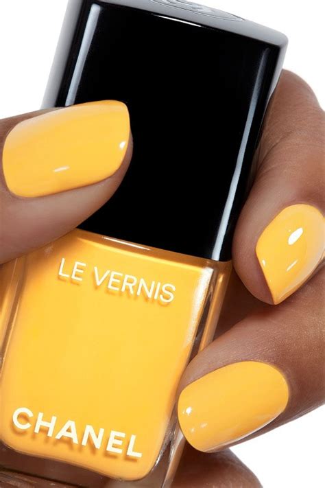 chanel le vernis nail 592 giallo on toe|le vernis nail color.